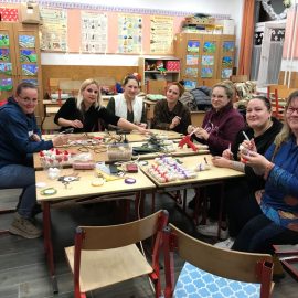 Együtt készítettek ajándékokat a gyerekeknek a harmadikasok szülei